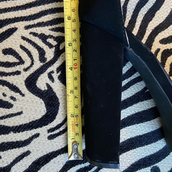 Black Strappy Heel 🖤 - Picture 8 of 8